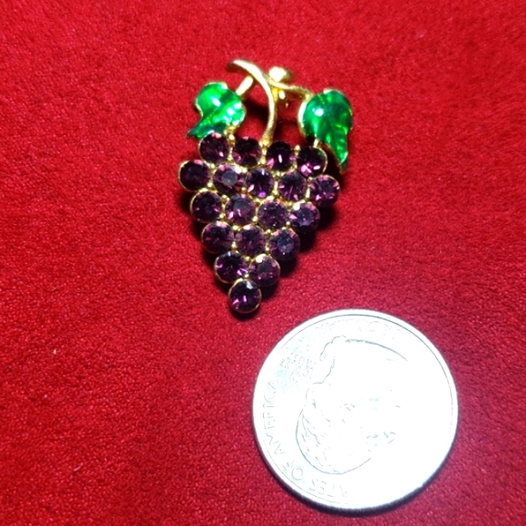 Vintage Glass Enamel Rhinestone Grapes and Leaves Pin Brooch - Picture 5 of 5
